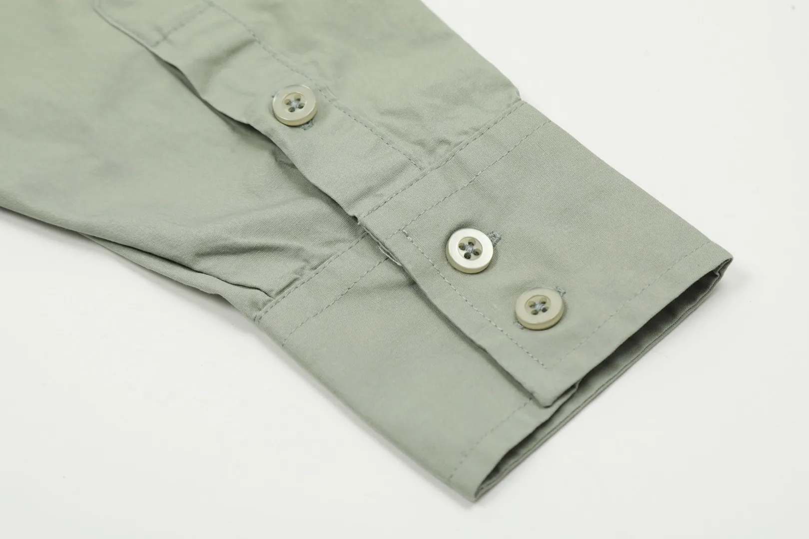 vivienne west wood The Queen Mother of the West Vivienne Heavy-duty patchwork old-style washed embroidered shirt Four seasons style Heavy-duty embroidery patch washing design on the back Very beautiful and unique Sleeve folding design with high workmanship Expanded arc design at the hem Loose and casual, slimming 5 color combinations are very versatile Correct accessories in the whole series Every detail is completely restored Straight to the full color Color: Eucalyptus green Sky blue Taro purple Pink White Size: S M L